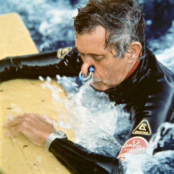 Jacques Mayol đã đeo chiếc Omega Seamaster lặn xuống độ sâu kỷ lục